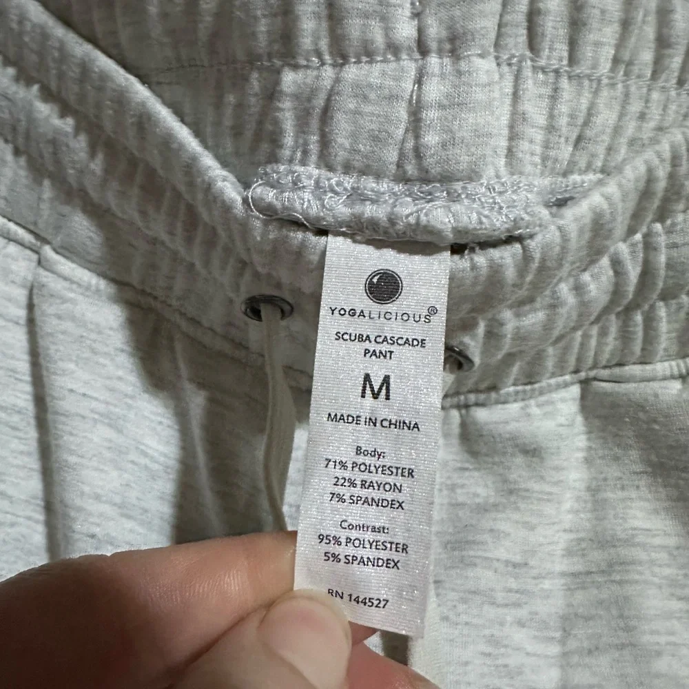Yogalicious Scuba Cascade Pants Women’s Medium Gray Cargo Pockets Sweatpants EUC - Picture 3 of 3